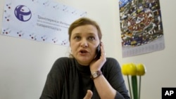 Elena Panfilova, de Transparency International, l'une des ONG visées par les raids du régime Poutine