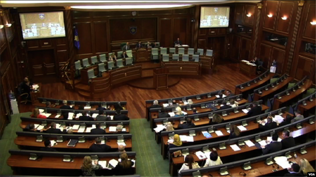 Bie qeveria e Kosovës – shpërndahet parlamenti