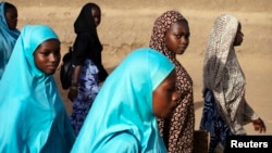 Jeunes filles sur le chemin de l'école à Gao, au Mali, le 7 mars 2013.