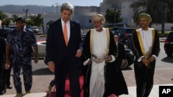 U.S. Secretary of State John Kerry, left, meets with the the Omani Minister Responsible for Foreign Affairs, Yusuf bin Alawi bin Abdullah, center, in Muscat, Oman, Nov. 14, 2016. 