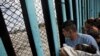 Di Luar Gerbang Masuk AS Pencari Suaka Bersiap Ajukan Kasus Mereka