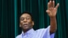 Le "Roi Pelé" sort de l’hôpital après une opération de la colonne vertébrale