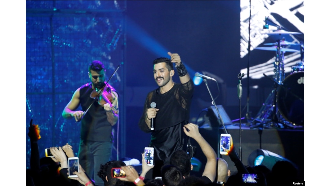 Hamed Sinno (R), the lead singer of Lebanese alternative rock band Mashrou' Leila performs during the Ehdeniyat International Festival in Ehden town, Lebanon, Aug. 12, 2017.