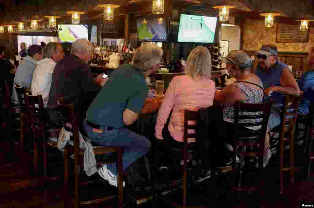 A crowd gathers at McCall&#39;s Tavern at Spanish Springs Town Square, amid coronavirus (COVID-19) cases in The Villages, Florida, March 16, 2020.
