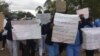 Manifestation d'infirmiers à l'hôpital United Bulawayo au Zimbabwe. (Bathabile Masuku)