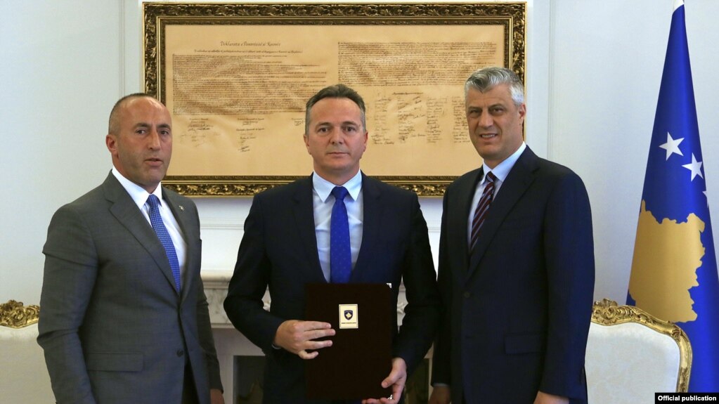 Foto nga koha e emërimit të Shpend Maxhunit në krye të Agjencisë së Zbulimit