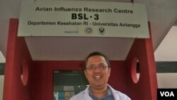 Dr. Chairul Nidom, ketua Avian Influenza Research Center (AIRC) di Universitas Airlangga Surabaya,. (VOA/Petrus Riski)