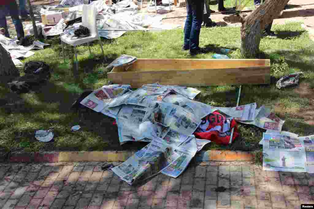 The body of a victim, covered by newspapers, lies next to a coffin after an explosion in Suruc in the southeastern Sanliurfa province, July 20, 2015.