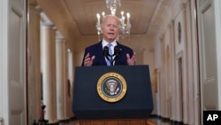 Prezidan Joe Biden pwononse yon diskou sou fen lage a nan Afghanistan nan Sal a Manje Ofisyel Mezon Blanch la, 31 Out, 2021.