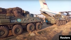 Pasukan Penjaga Perdamaian Rusia tiba di bandara Yerevan, Armenia untuk menuju Nagorno-Karabakh hari Rabu (11/11).