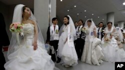 File - Couples from around the world arrive for their mass wedding ceremony at the CheongShim Peace World Center in Gapyeong, South Korea, February 17, 2013.