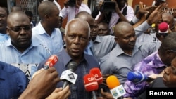 FILE - Angola's President Jose Eduardo dos Santos (C) addresses the media in the capital, Luanda, in a Aug. 31, 2012, photo.