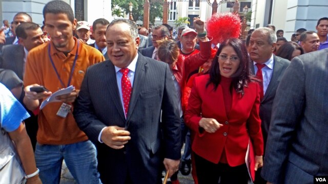 Diosdado Cabello se retiró del hemiciclo legislativo, dejando entrever que el ejecutivo podría estrangular presupuestalmente a la Asamblea. [Foto: Alvaro Algarra, VOA].