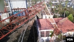 Damage done to VOA Creole affiliate station Radio Tele Nami's antenna in Les Cayes, Haiti, after Hurricane Matthew devastated the country, Oct. 7, 2016. (Photo courtesy Radio Tele Nami, Les Cayes)