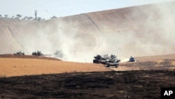 Tanques turcos dentro de Siria, cerca de Karkamis.