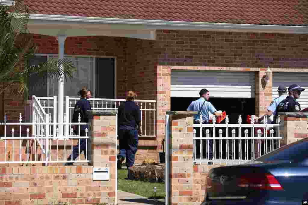Police investigators search a home after about 800 federal and state police officers raided more than two dozen properties as part of an anti-terror operation,&nbsp;at Guildford, in suburban Sydney, Sept. 18, 2014. 
