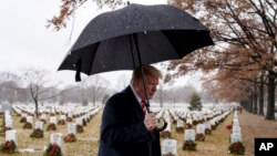 Donald Trump au cimetière d'Arlington le 15 décembre 2018.
