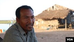 A rice farmer Hun Samnang, in Kampong Thom province, sitting in a hammock while giving an interview to a VOA reporter, rented 30 hectares of land for growing rice, but he was worried that the falling price of rice would make unable to pay off his loans from the bank, January 19, 2019. (Sun Narin/VOA Khmer)