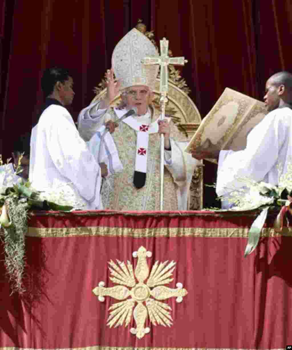 Pope Benedict XVI gives the Urbi and Orbi blessing at the end of the Easter Mass in St. Peter's Square at the the Vatican Sunday, April 8, 2012. Pope Benedict XVI in his Easter Sunday message has urged the Syrian regime to heed international calls to end 