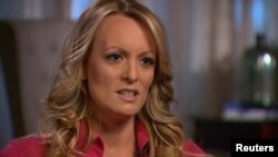 Stormy Daniels, bintang film dewasa, yang bernama asli Stephanie Clifford, pada saat diwawancarai oleh Anderson Cooper dalam program 60 Minutes CBS News, awal Maret 2018.