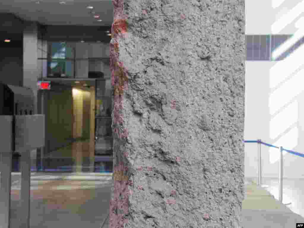 «Берлинская стена» в Newseum в Вашингтоне