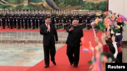 시진핑 중국 국가주석이 지난 10일 베이징을 방문한 김정은 북한 국무위원장을 위해 인민대회당에서 환영행사를 열었다.