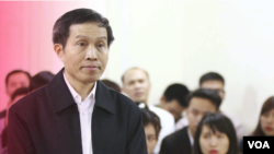 Nhà bất đồng chính kiến Nguyễn Hữu Vinh trong phiên xử hôm 23/3. Ảnh: AP/Bui Doan Tan/Vietnam News Agency.