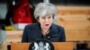 La Première ministre britannique Theresa May prononce un discours lors de sa visite à Grimsby, dans le Lincolnshire, en Grande-Bretagne, le 8 mars 2019. Christopher Furlong / Pool via REUTERS -