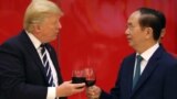 Tổng thống Mỹ Donald Trump và Chủ tịch nước Việt Nam Trần Đại Quang tại buổi quốc yến ở Trung tâm Hội nghị Quốc tế, Hà Nội, tối ngày 11/11/17.