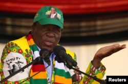 President Emmerson Mnangagwa addresses an election rally of his ruling ZANU-PF party in Mutare, Zimbabwe, May 19, 2018.