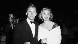 Patricia Neal is escorted by Kirk Douglas to the world premiere of the movie "The Fountainhead" in Los Angeles in 1949