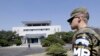 一名美军士兵守卫着位于南北韩非军事区板门店韩国一侧的和平之家 （2018年4月18日）