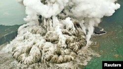 جزیرۀ آتشفشانی کراکاتوا در اندونیزیا