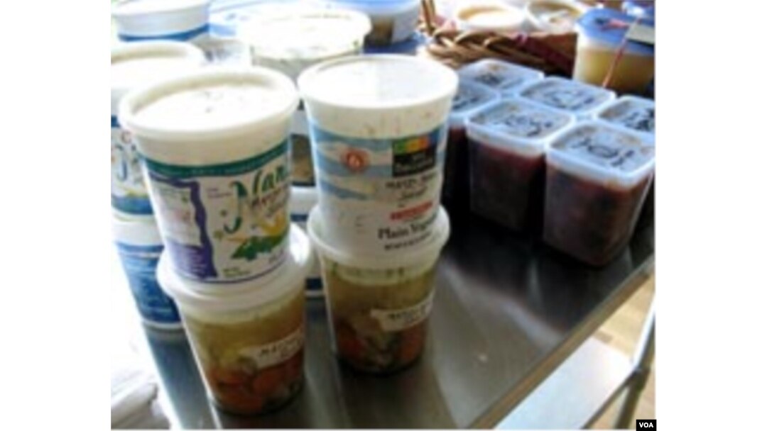 Berbagai jenis sup buatan sendiri yang siap ditukarkan.