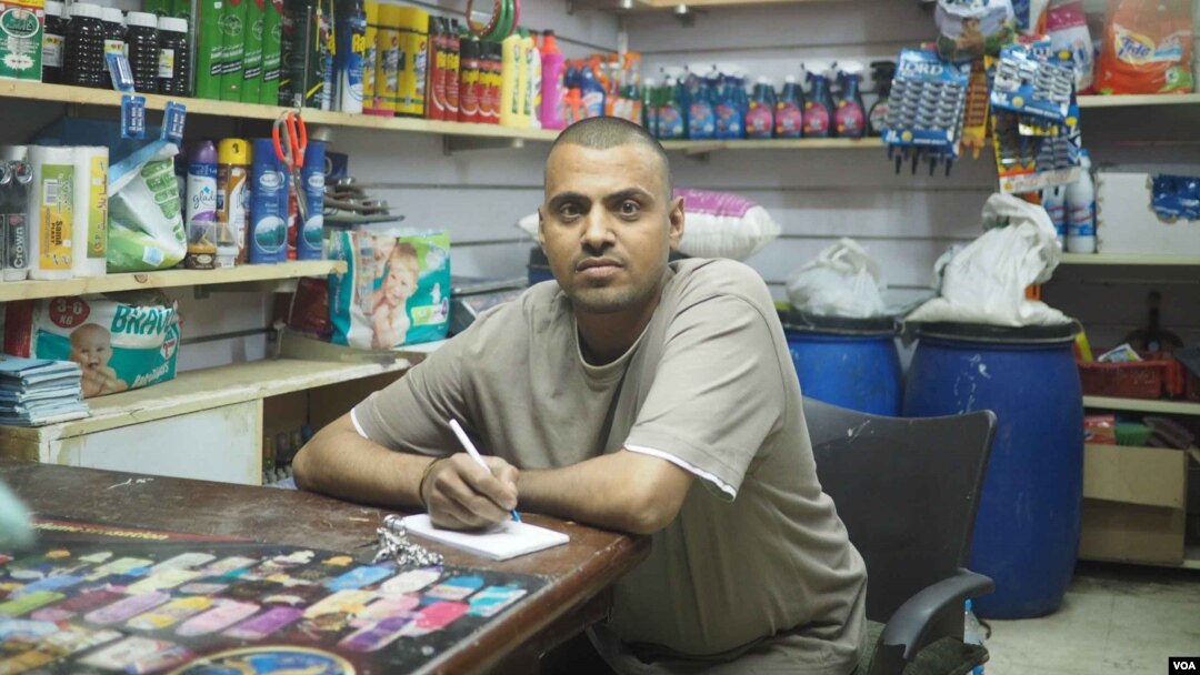 Some locals in Cairo, like Hany Khalaf Abdelgawad, say they support investigating non-government organizations to ensure foreign political agendas aren’t imposed on Egyptians, Cairo, Egypt, April 19, 2016. (H. Elrasam/VOA)