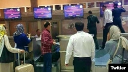 Display screens at Iran’s Tabriz International Airport display an anti-government message by a group calling itself Tapandegan on June 6, 2018, in this photo tweeted by state-run newspaper "Iran."