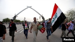 Para pengikut ulama Syiah Irak, Moqtada al-Sadr, meninggalkan Zona Hijau di Baghdad, Irak, 1 May 2016 (Foto: dok).