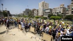 Para pendukung Ikhwanul Muslimin kembali berdemo menuju istana Kepresidenan El-Thadiya di Kairo (30/8).