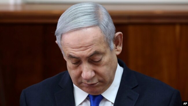 以色列总理内塔尼亚胡在耶路撒冷办公室主持每周内阁会议。(2019年11月17日)