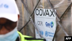 Une cargaison de vaccins Covid-19 du programme mondial de vaccination Covax à l'aéroport international de Kotoka à Accra le 24 février 2021.