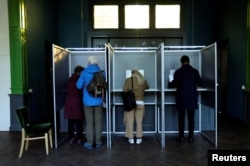 Voter cast their ballots in the European elections at Tolhuis in Amsterdam, May 23, 2019.