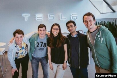 Moorissa Tjokro, Autopilot Software Engineer Tesla, bersama rekan-rekan kerjanya (dok: Moorissa Tjokro)