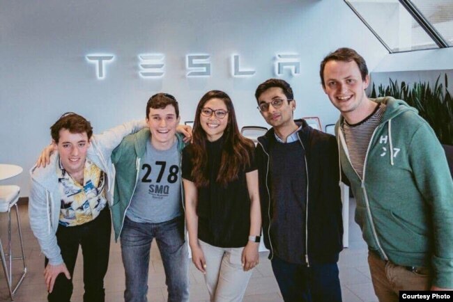 Moorissa Tjokro, Autopilot Software Engineer Tesla, bersama rekan-rekan kerjanya (dok: Moorissa Tjokro)
