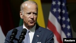 លោក Joe Biden ​អនុប្រធានា​ធិបតី​សហរដ្ឋ​អាមេរិក ថ្លែង​សុន្ទរកថា​នៅ​ទីក្រុង Riga​ ប្រទេស​ឡេតូនី កាល​ពី​ថ្ងៃទី២៣ ខែ​សីហា។