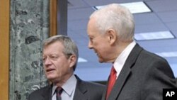 Senators Max Baucus (l) and Orrin Hatch (file photo)