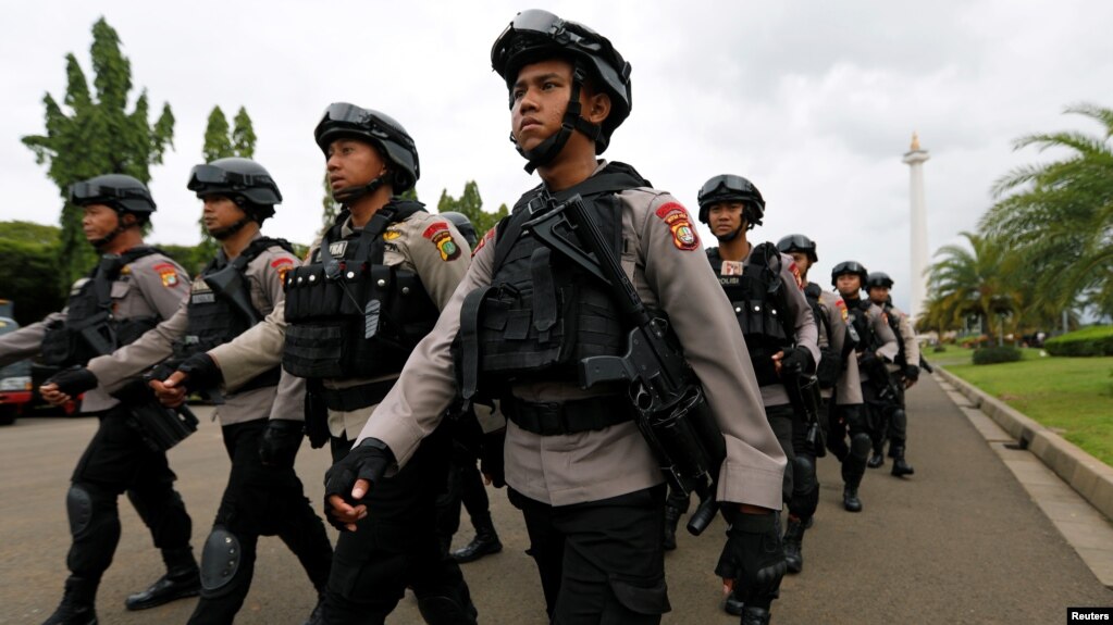 Polisi dan TNI akan dikerahkan untuk melakukan patroli saat pemberlakukan PSBB di Jakarta (foto: ilustrasi).