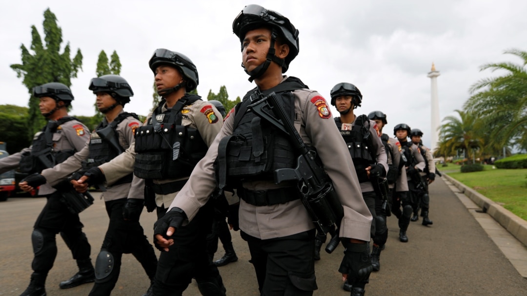 Polisi dan TNI akan dikerahkan untuk melakukan patroli saat pemberlakukan PSBB di Jakarta (foto: ilustrasi).