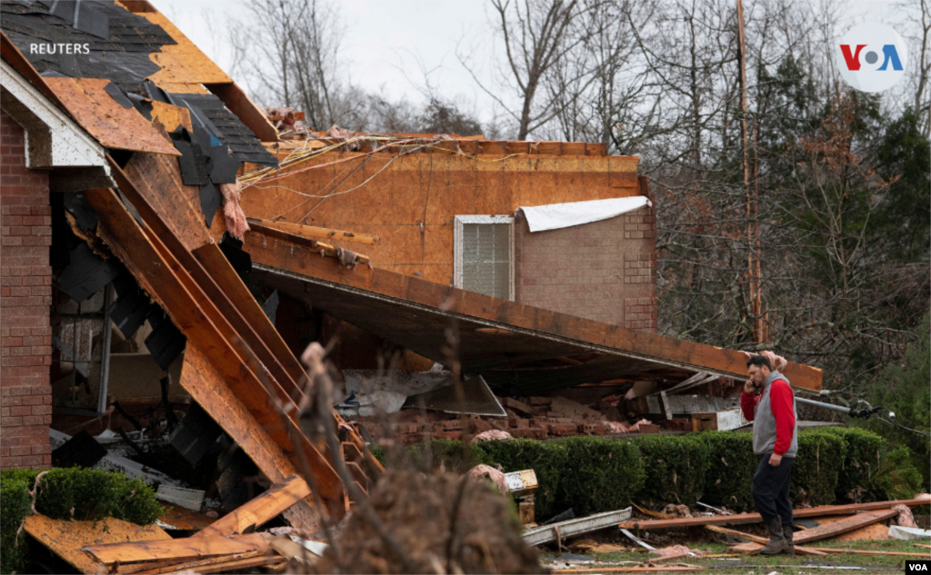 En Dickson, Tennessee, varias casas quedaron destruidas por la fuerza de los tornados. Al menos cinco estados se han visto afectados.