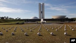 Soccer balls representing Brazilian lawmakers sit in rows in front of Congress as a protest against spending on the Confederations Cup soccer tournament in Brasilia, June 26, 2013. 