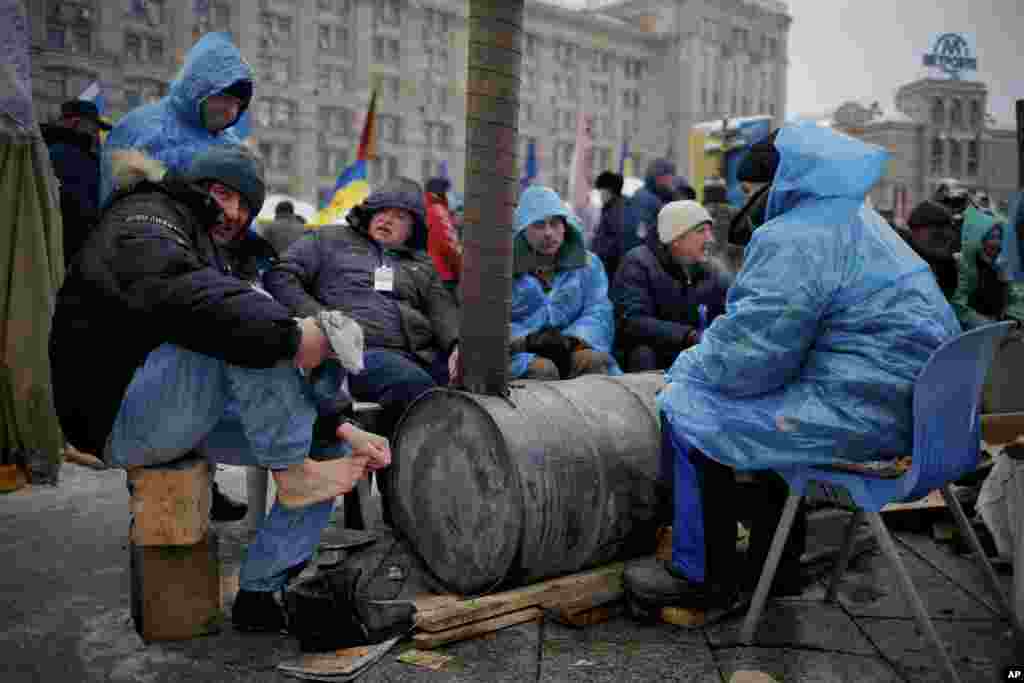 Pro-European Union activists warm themselves around a bonfire as they gather in Independence Square in Kyiv, Dec. 10, 2013. 